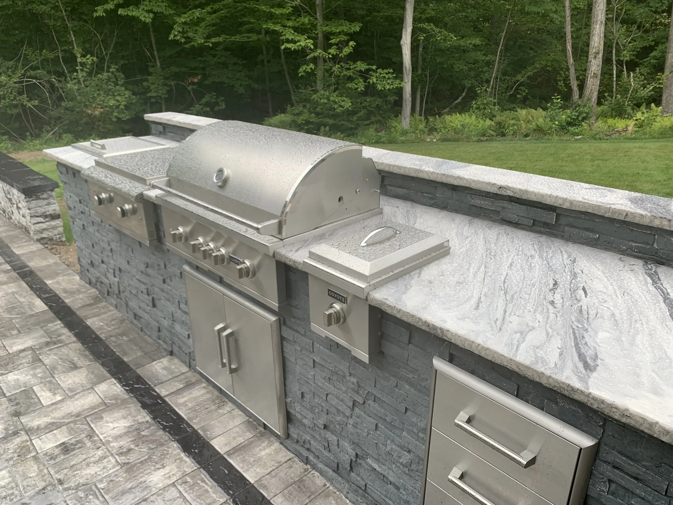 304 vs 316 Marine-Grade Stainless Steel for Florida Outdoor Kitchens: Comparing Durability and Corrosion Resistance
