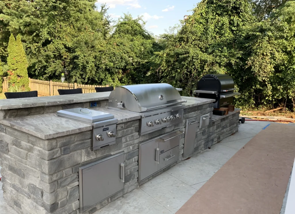 Modern outdoor kitchen showcasing climate-responsive technology and innovative smart appliances